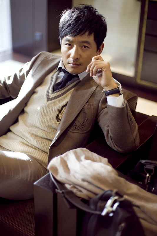 郭晓冬最新写真尽显绅士风度