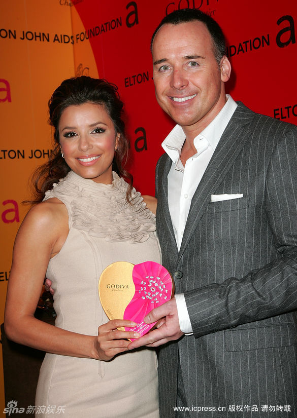 伊娃与埃尔顿约翰的男友出席活动