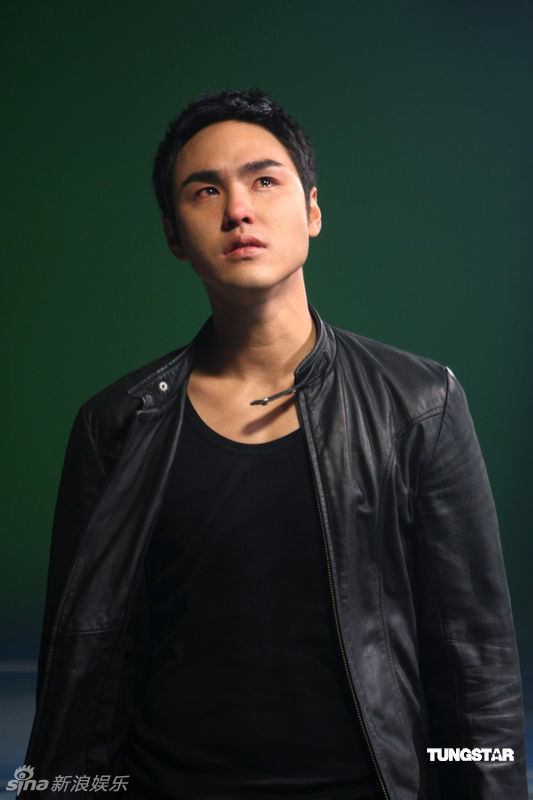 阮经天双目含泪