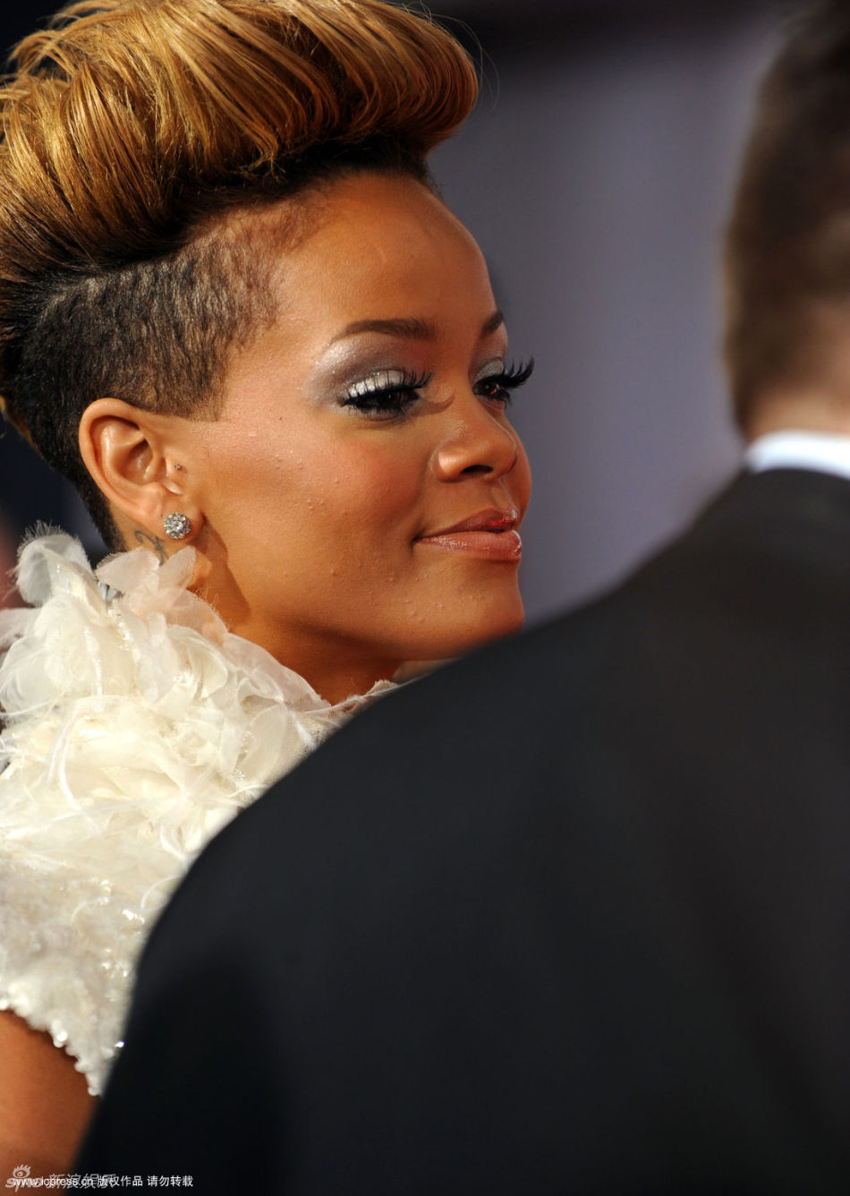 蕾哈娜亮相格莱美