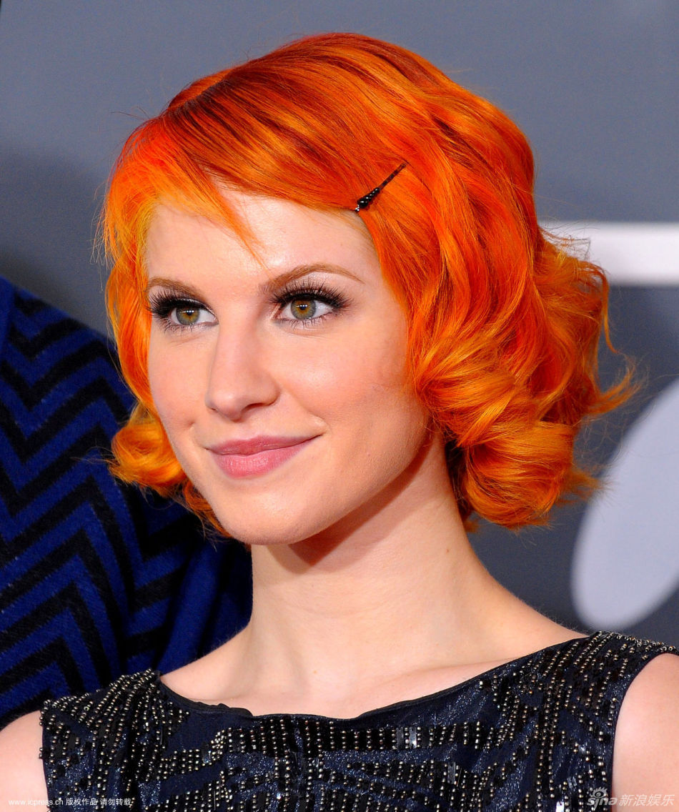 帕拉摩尔乐队女主唱一头橘发