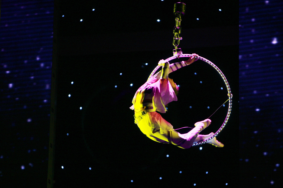 高清组图:杂技《星空畅想》剧照_高清图集_新浪网