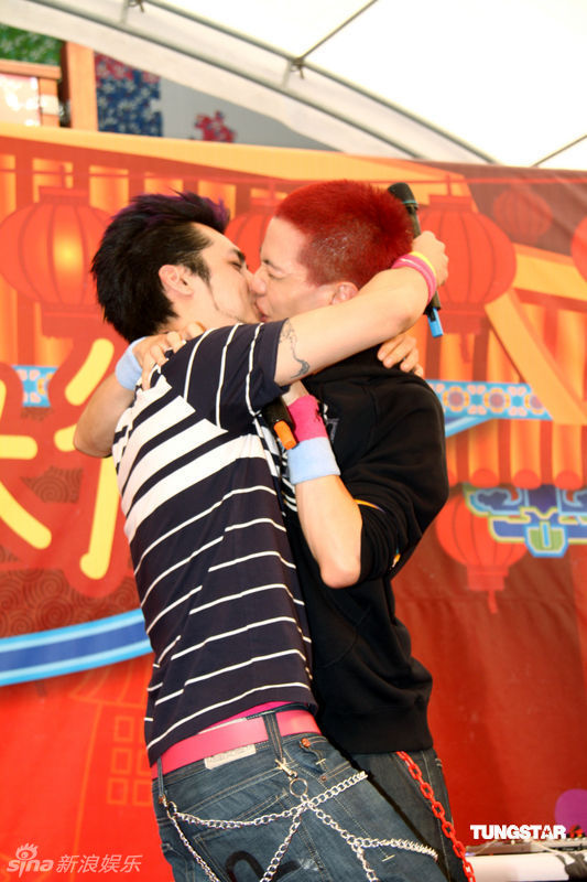 新浪娱乐讯 日前,刚自海外宣传回来的台湾歌手组合大嘴巴马不停蹄的在