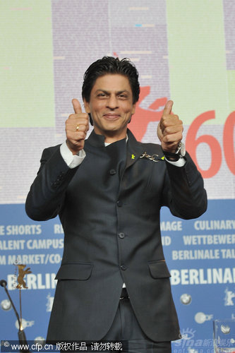 沙鲁克-汗(shah rukh khan),女主角卡卓尔(kajol)和导演卡伦-乔哈尔