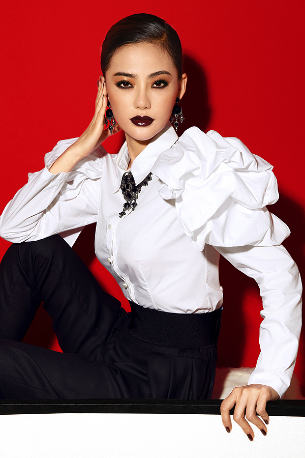 讯 日前,刚刚结束了《地雷战传奇之锄奸行动》拍摄工作的青年演员张雷