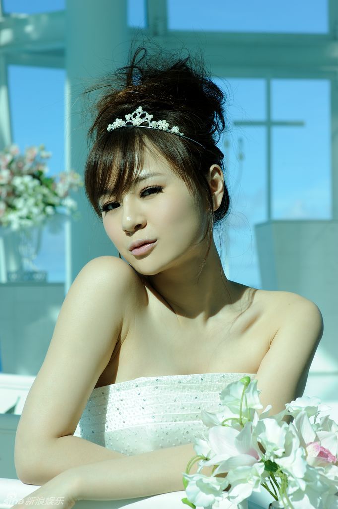 新浪娱乐讯 在新春佳节到来之际,《美丽俏佳人》的主播王婧特意挑选了