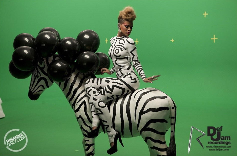 蕾哈娜最新mv写真