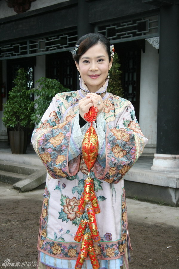 俞小凡恭贺新年