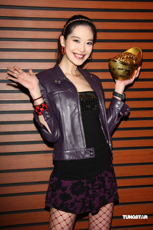 伊林模特结束九天年假