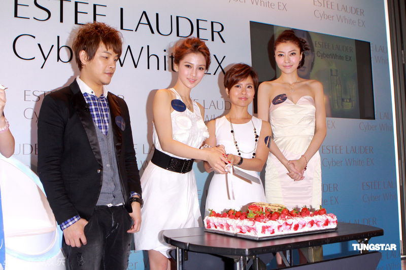 angelababy与熊黛林共同出席某时尚活动