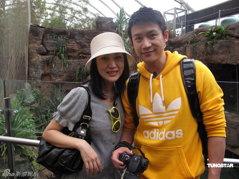 陆毅携妻子鲍蕾澳洲度假