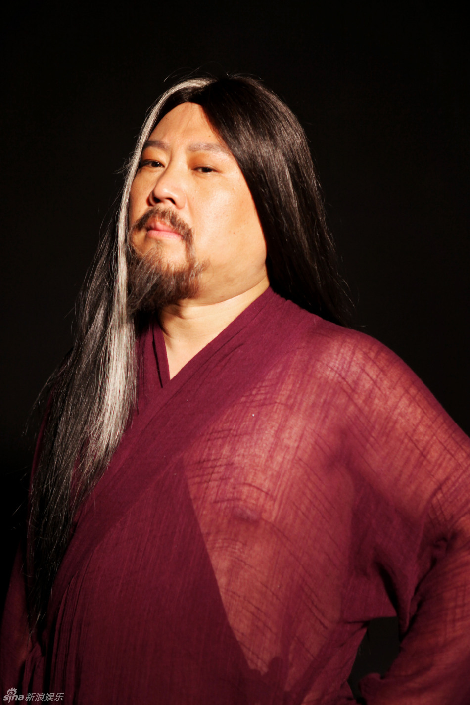 《越光宝盒》将于3月18日上映,内地非著名相声演员郭德纲和于谦在该片