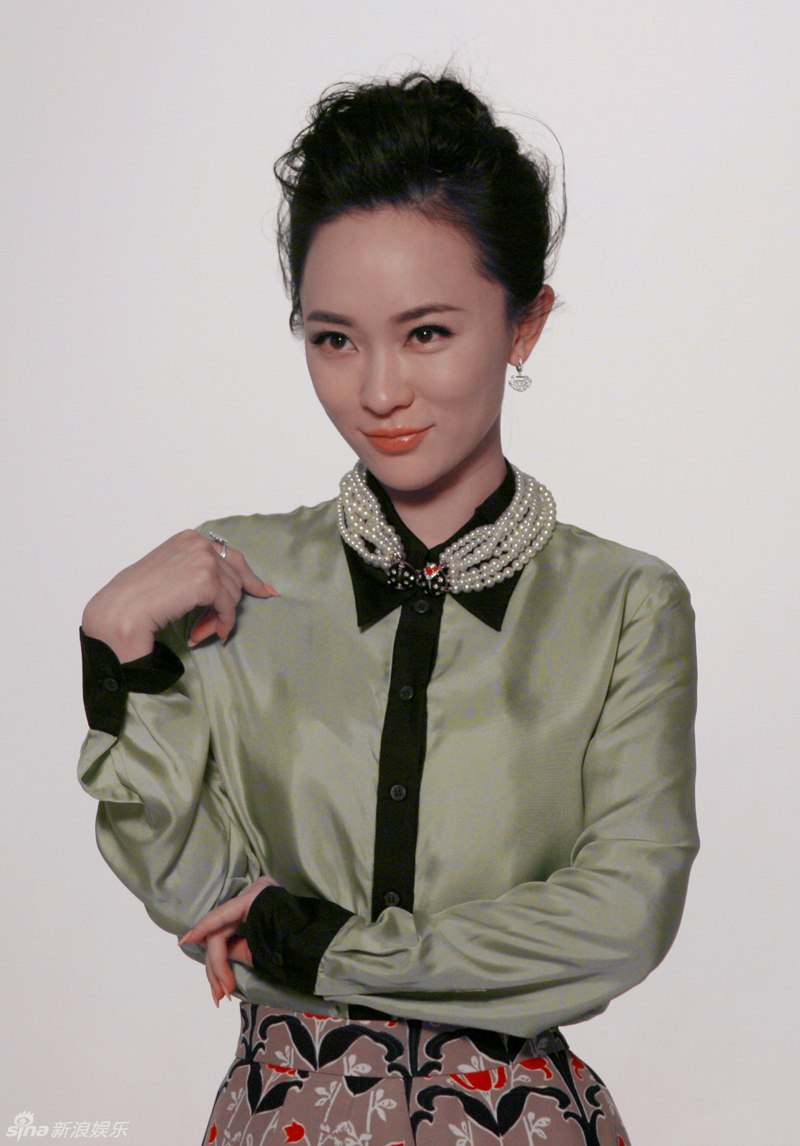 娱乐频道高清幻灯图集 > 高贵典雅新浪娱乐讯 近日,女星霍思燕登上