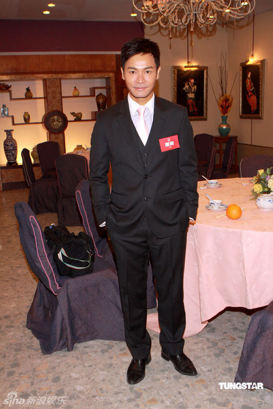 新浪娱乐讯 郭晋安,吴卓羲,徐子珊,梁靖琪等9日出席新剧《团圆》开机