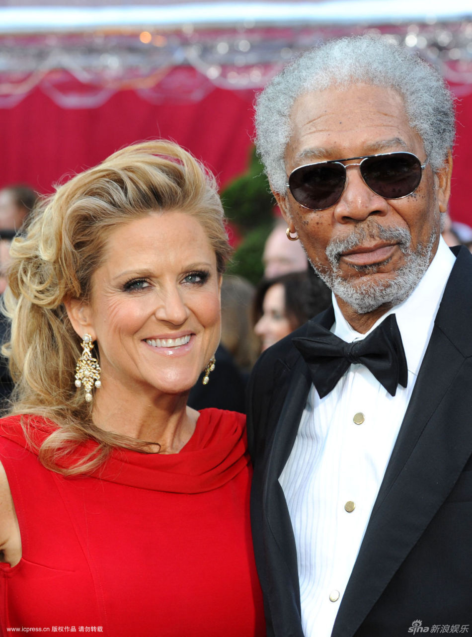 摩根-弗里曼携妻子亮相