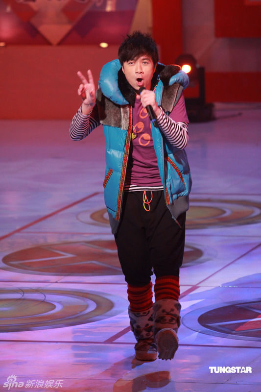 古巨基卖力演唱