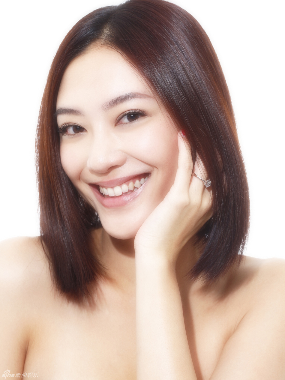 娱乐频道高清幻灯图集 > 灿烂笑容新浪娱乐讯 日前,应采儿曝光了一套