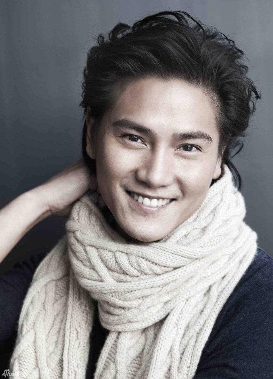 丁子峻戴围脖写真