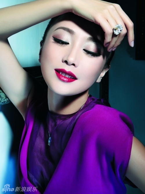 娱乐频道高清幻灯图集 > 优雅熟女新浪娱乐讯 近日,秦岚应某杂志之约