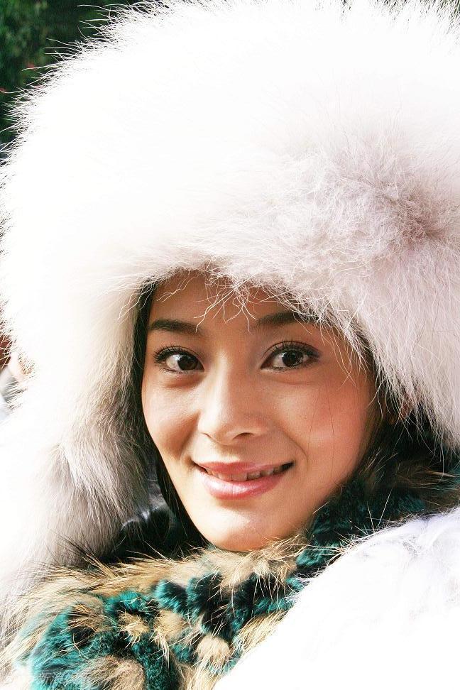 剧中青年演员王媛可扮演的殷素素亦正亦邪,与以往版的侠女相比,显得