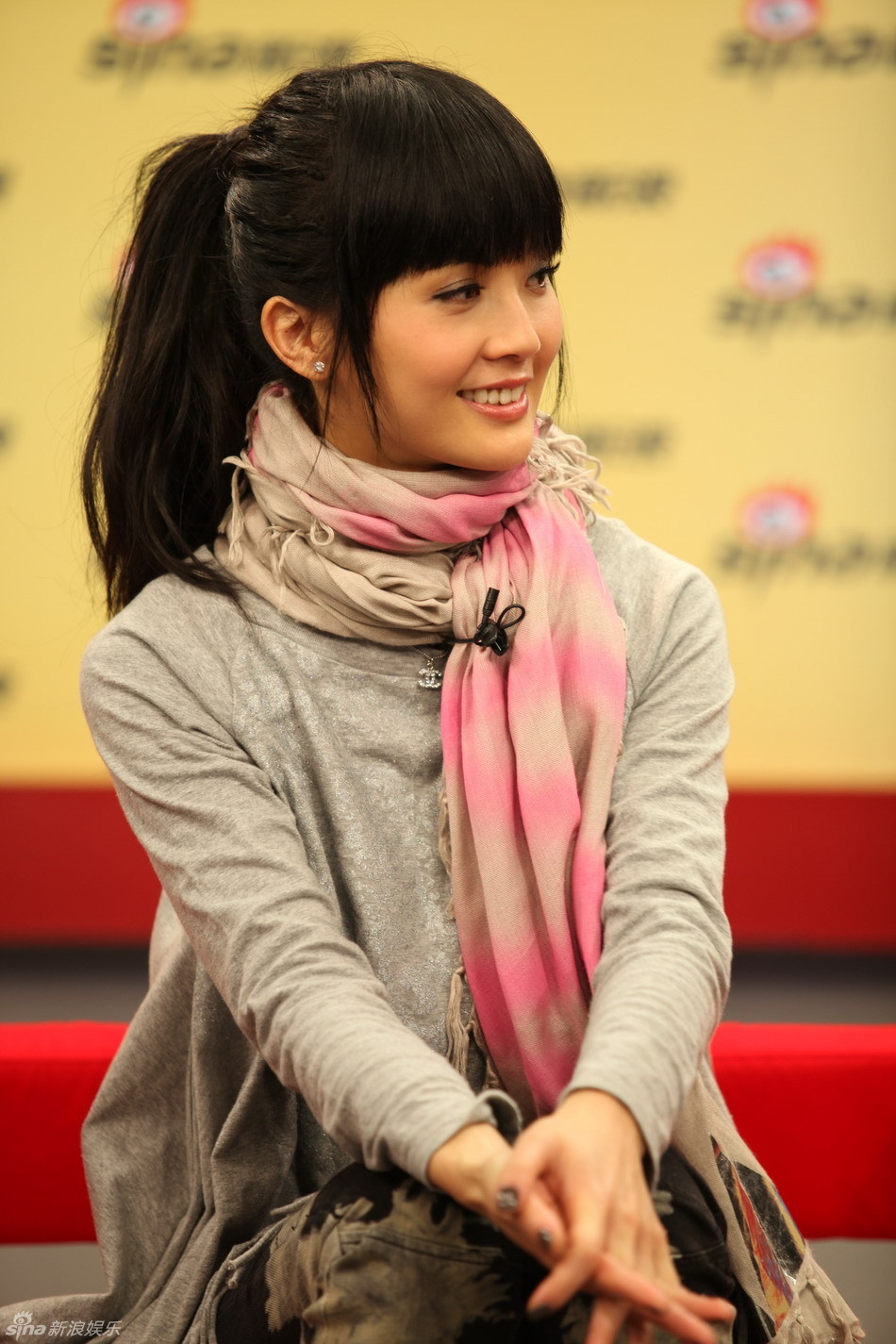 阿sa听主持人发言