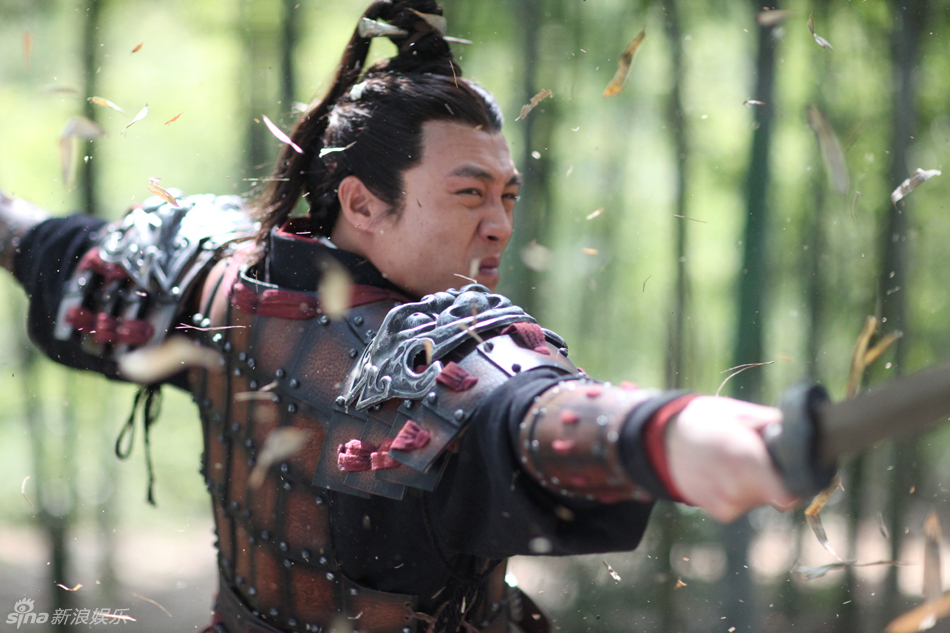 撞伤头部的杜淳如今已经无恙,全身心地投入到秦国大将蒙天放的世界中