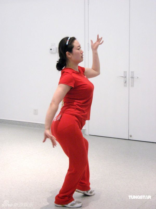 芙蓉姐姐招牌舞姿