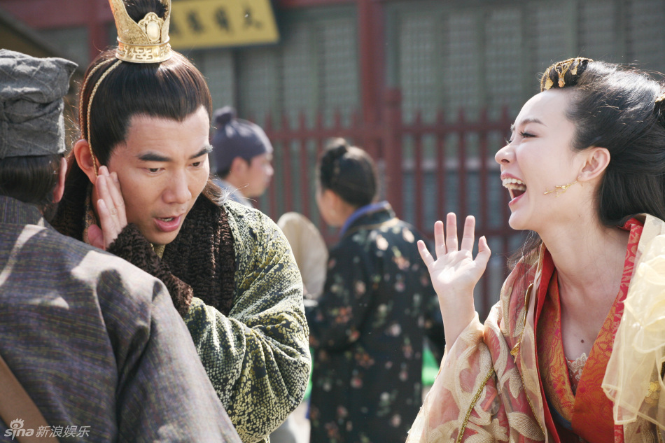 霍思燕演疯癫郡主新浪娱乐讯 内地女星霍思燕近日加盟电影《龙凤店》