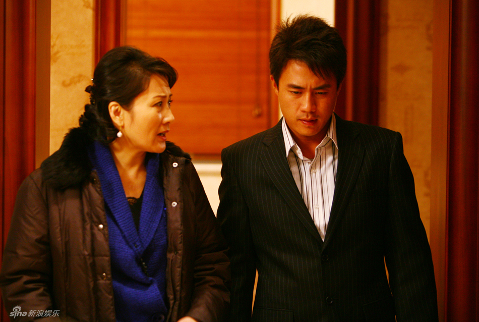 日前登陆各大卫视,"红色偶像"杜淳此次出演这部戏的矛盾焦点人物,一