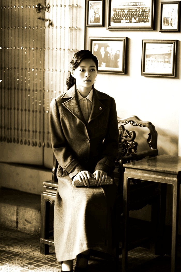 高清组图:《兵临城下》热拍 王媛可造型典雅时尚_高清图集_新浪网