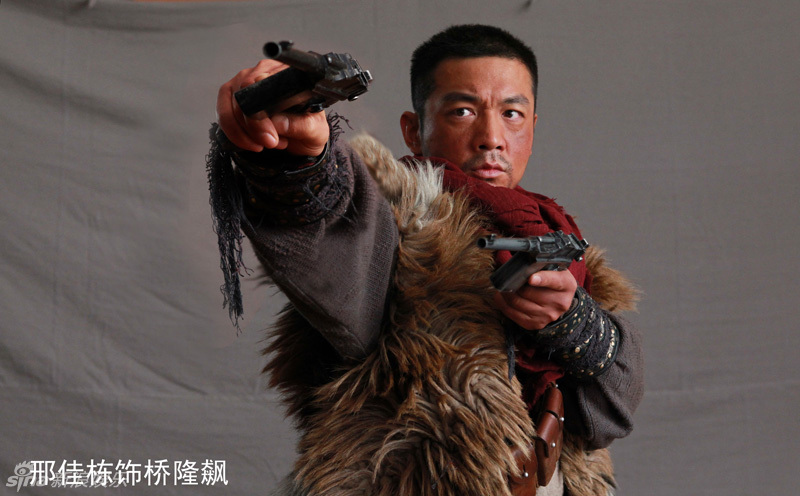 邢佳栋饰桥隆飙