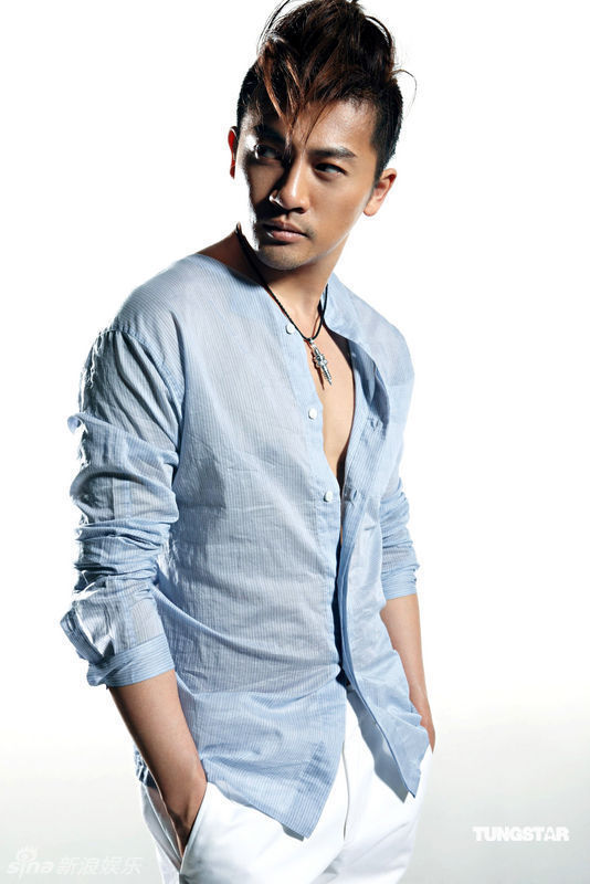 苏有朋为杂志拍摄写真