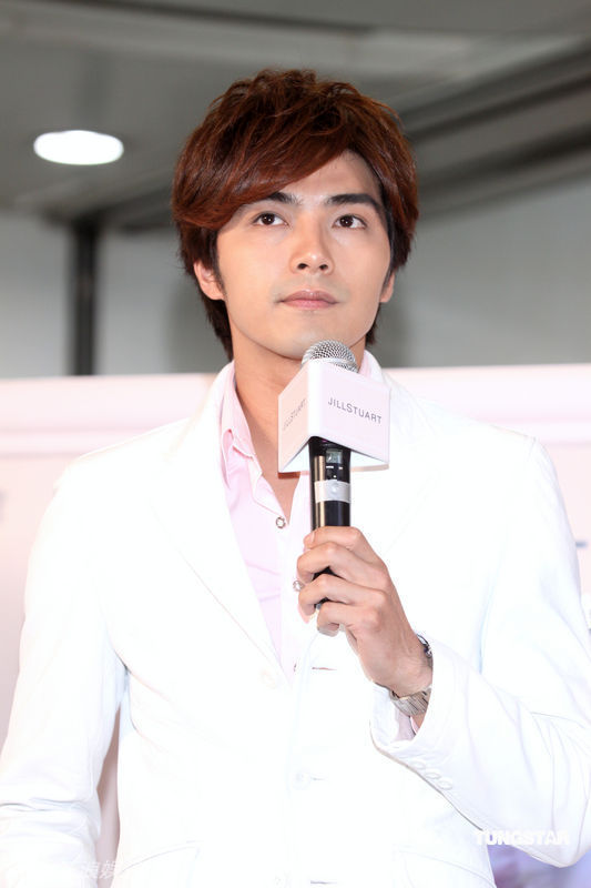 贺军翔化妆品代言