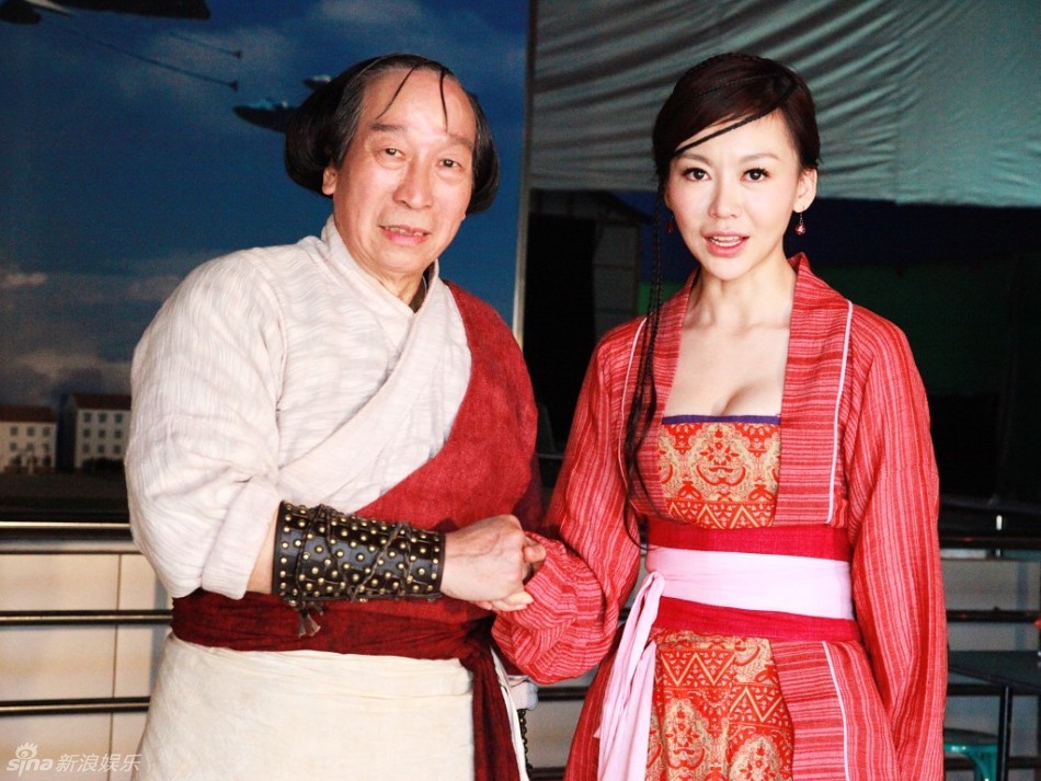 《龙凤店》自开机来备受关注,其中扮演与自己同名"妙妙(miumiu)"的
