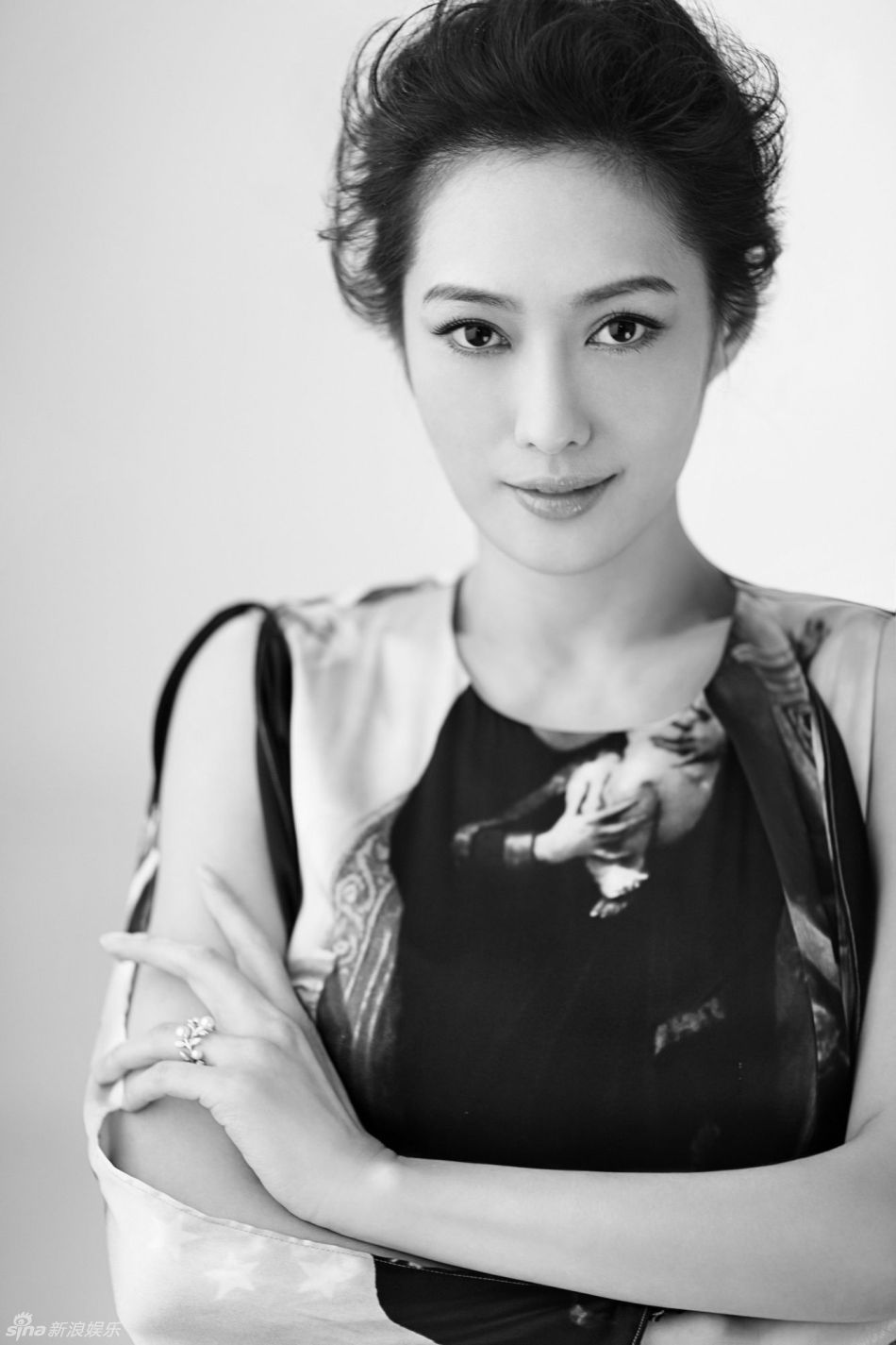 近日,全才艺人孟广美与影星陈晓东作为封面人物为《都市主妇》拍摄了