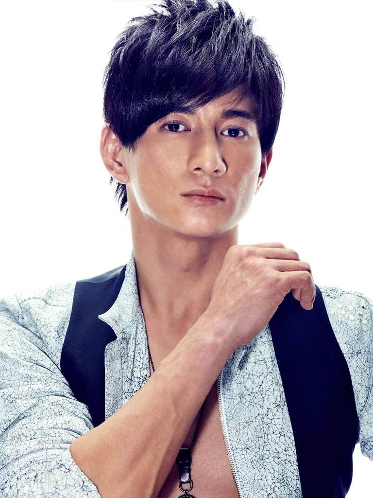 吴奇隆眼神忧郁深邃