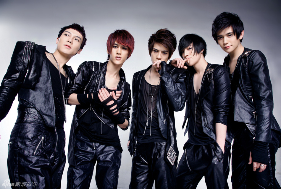 Включи бесплатные группа. Uniq китайская группа. Hit-5 китайская группа. Китайские поп группы. Китайские группы парней.