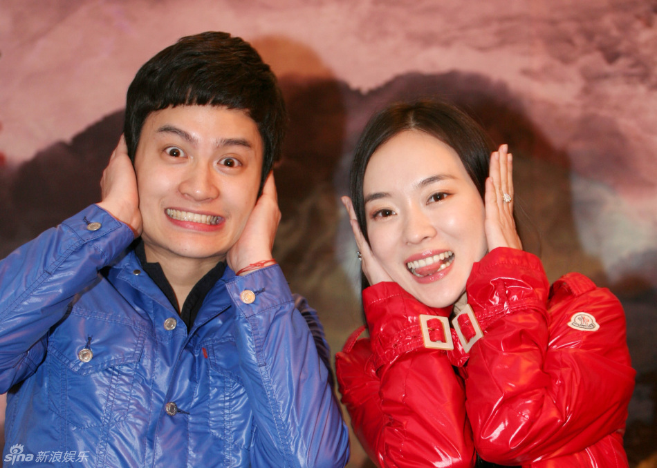 高清图:霍思燕素雅成都校园行 引逾千学生围堵_高清图集_新浪网