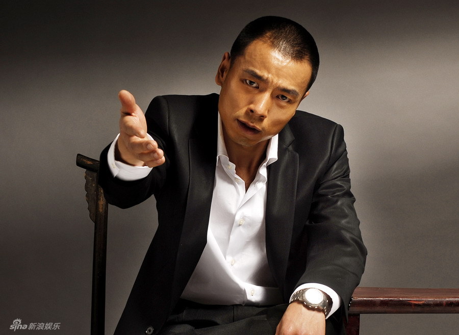 高清图:型男王挺《战士》秀钢骨魅力_高清图集_新浪网