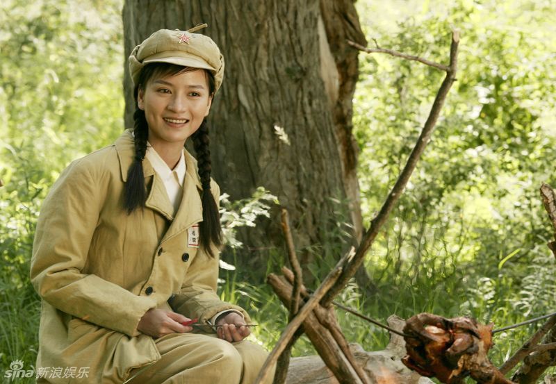 高清图:《烈日炎炎》热播 孙艺菲女兵形象英姿飒爽_高清图集_新浪网
