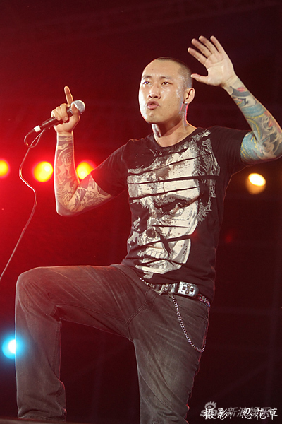 高清:草莓音乐节第三天 朋克归来完美落幕_高清图集_新浪网