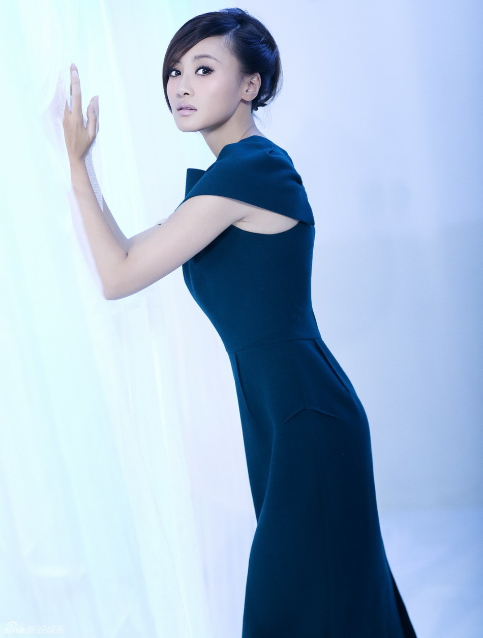 高清图:吴晓敏褪朴实村官外衣 薄纱中崭露知性美_高清图集_新浪网