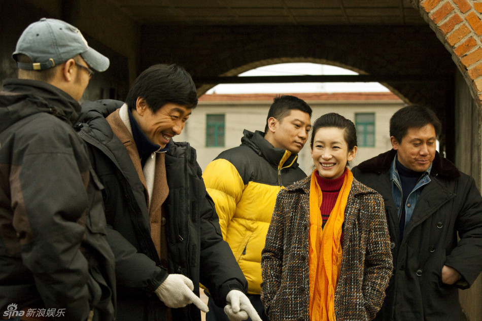 高清:《钢的琴》剧照曝光 秦海璐跨国合作好心情_高清图集_新浪网