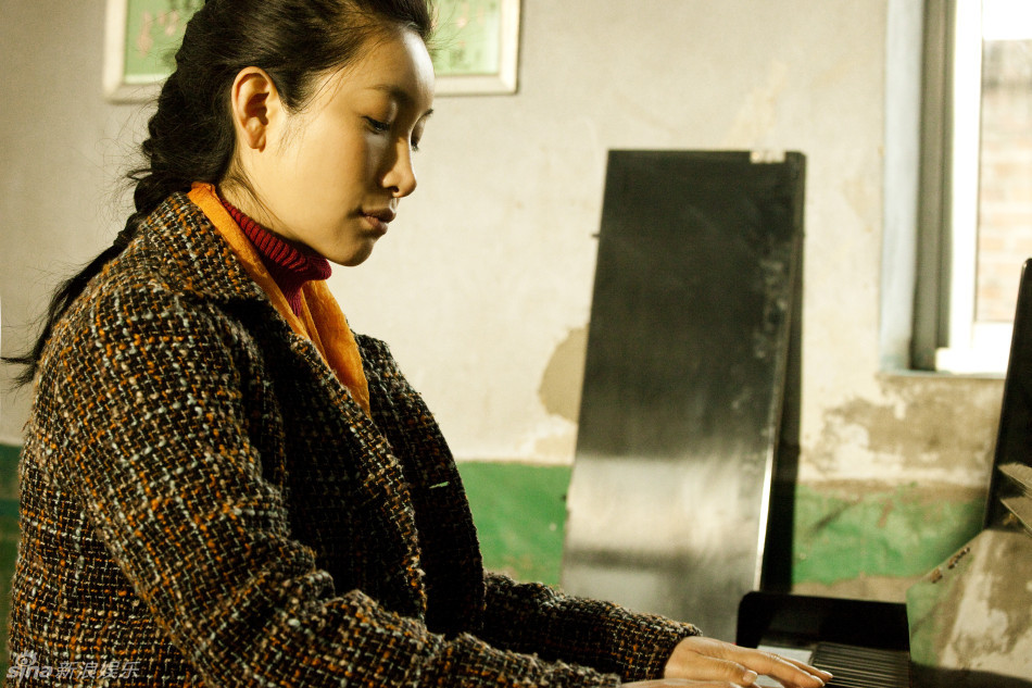 高清:《钢的琴》剧照曝光 秦海璐跨国合作好心情_高清图集_新浪网
