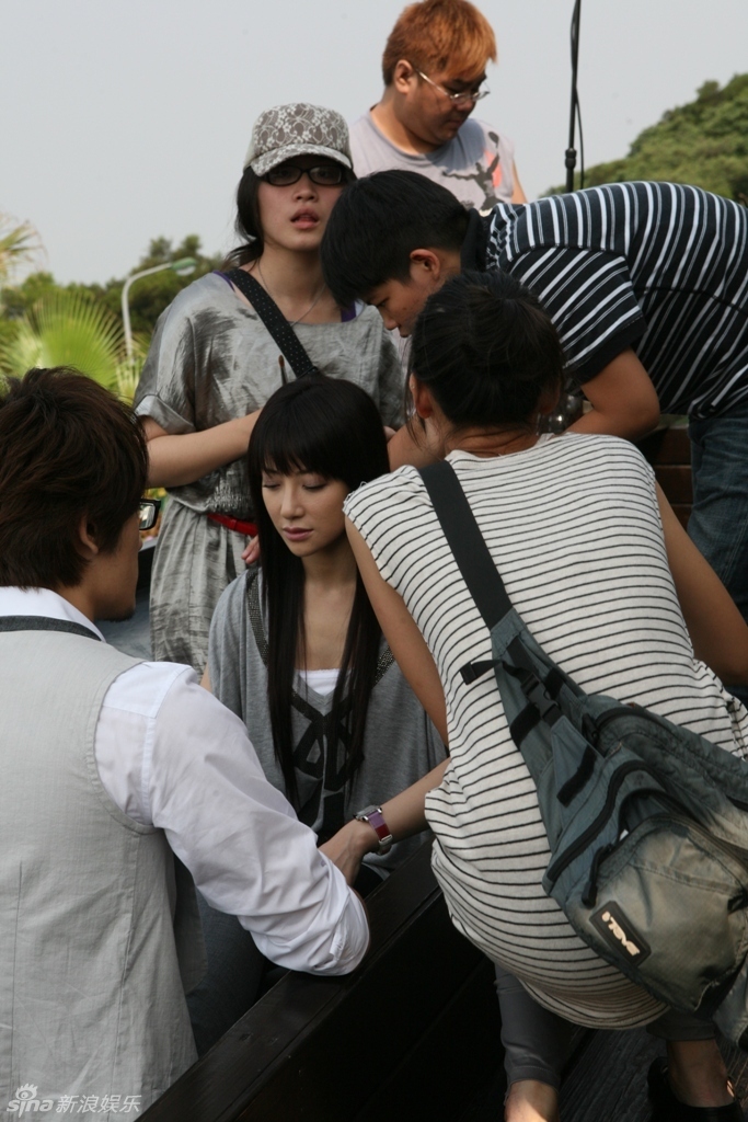 张勋杰主演的台湾偶像剧《就想赖着你》在台湾中视热播近三个月,厩殚