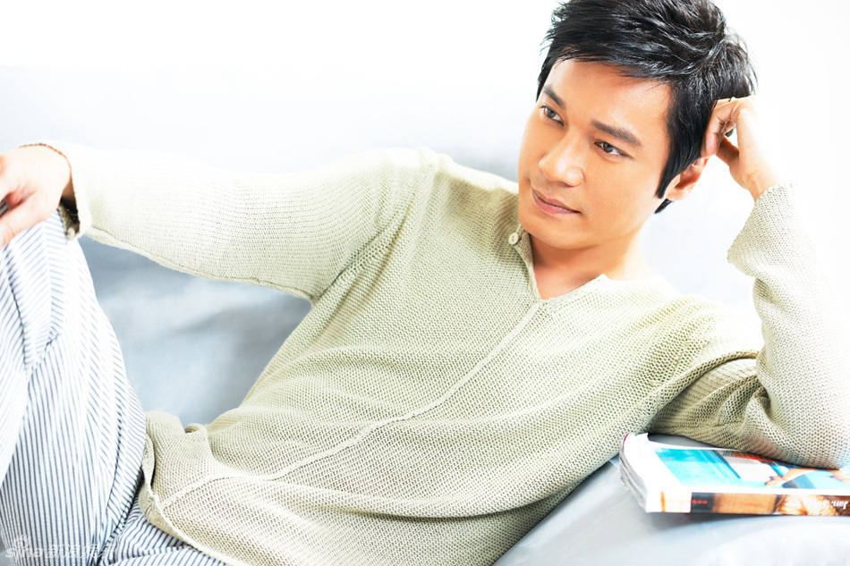 幻灯图:罗嘉良居家男人写真 享受温馨浪漫时光 _高清图集_新浪网