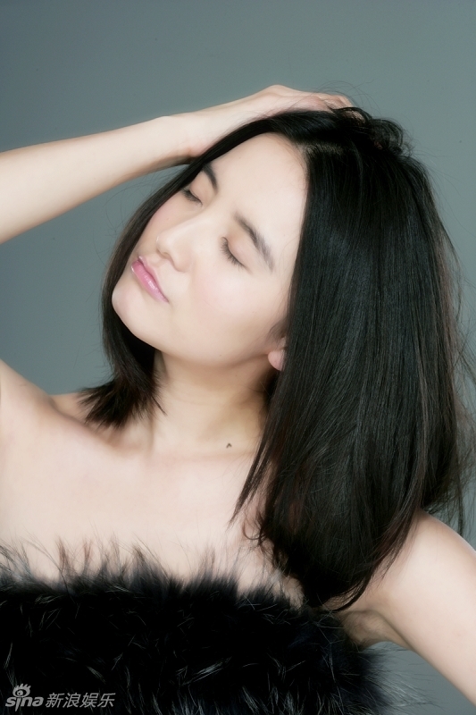 幻灯图:小宋佳最新写真清新妩媚 俏皮可爱秀美肌_高清图集_新浪网