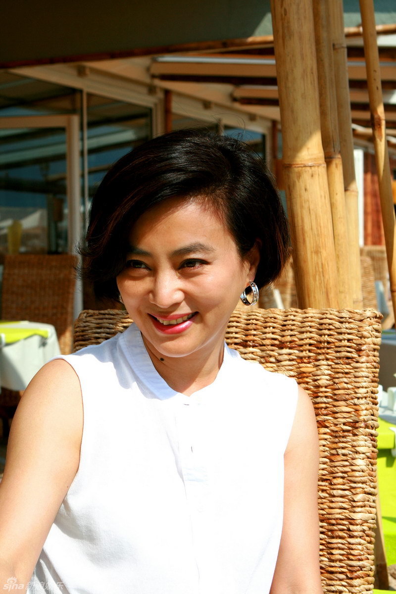 李玲玉戛纳海滩高清写真