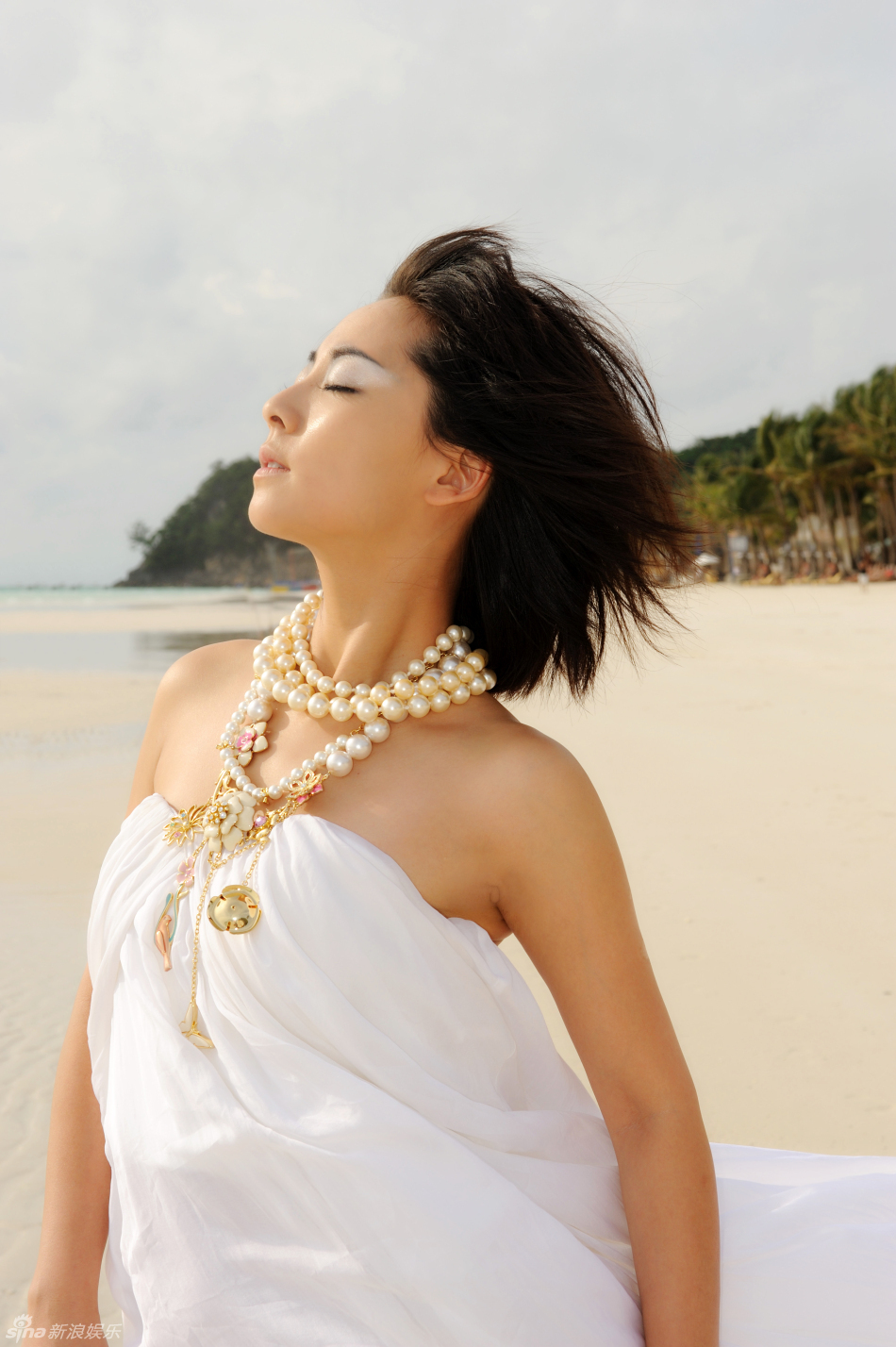 幻灯图:张茜菲律宾拍唯美大片 享受碧海蓝天浪漫_高清图集_新浪网