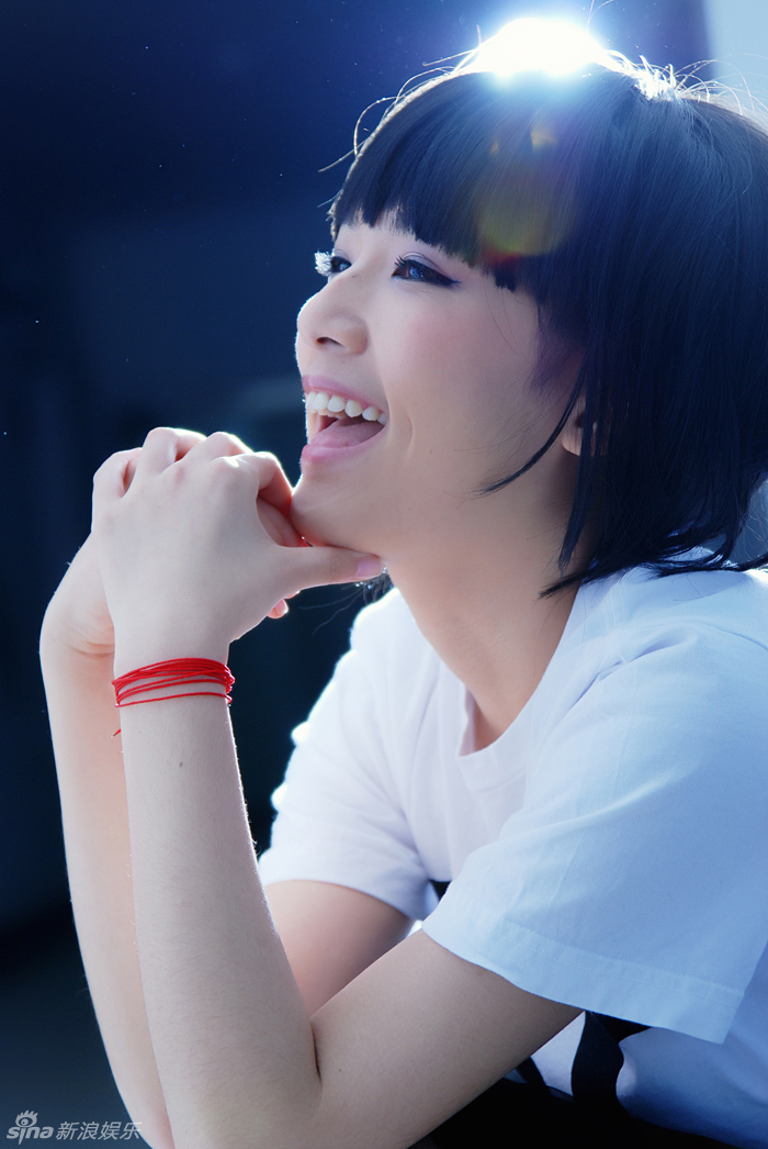 甜美教主张然全新写真